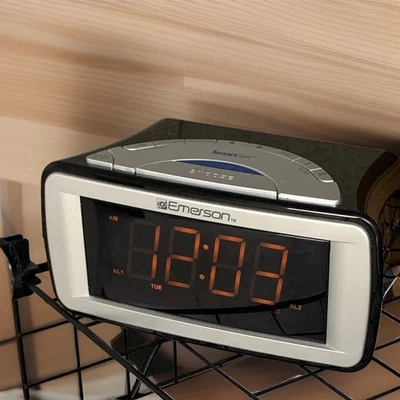 Emerson CKS9051 Smart Set Reloj Despertador Doble Radio AM/FM Foto 1 de 4
