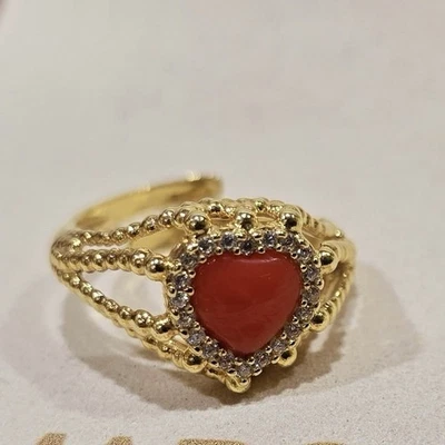 Anello Con Cuore In Corallo Rosso, Montatura Regolabile, Argento 925 E Zirconi - Immagine 1 di 4