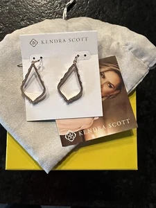 Authentic KENDRA SCOTT Sophia Drop Earrings Rose Gold w / Box & Bag! NEW! - Picture 1 of 4