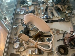 GENUINE / NINTENDO NUNCHUCK IN WHITE - AU STOCK ! - Picture 1 of 7