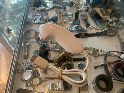 GENUINE / NINTENDO NUNCHUCK IN WHITE - AU STOCK ! - Image 1 of 4