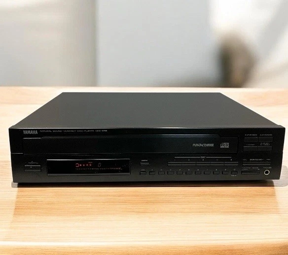 ヤマハCDC-745 CDプレーヤー。 Yamaha CDC-675 5-Disc Carousel