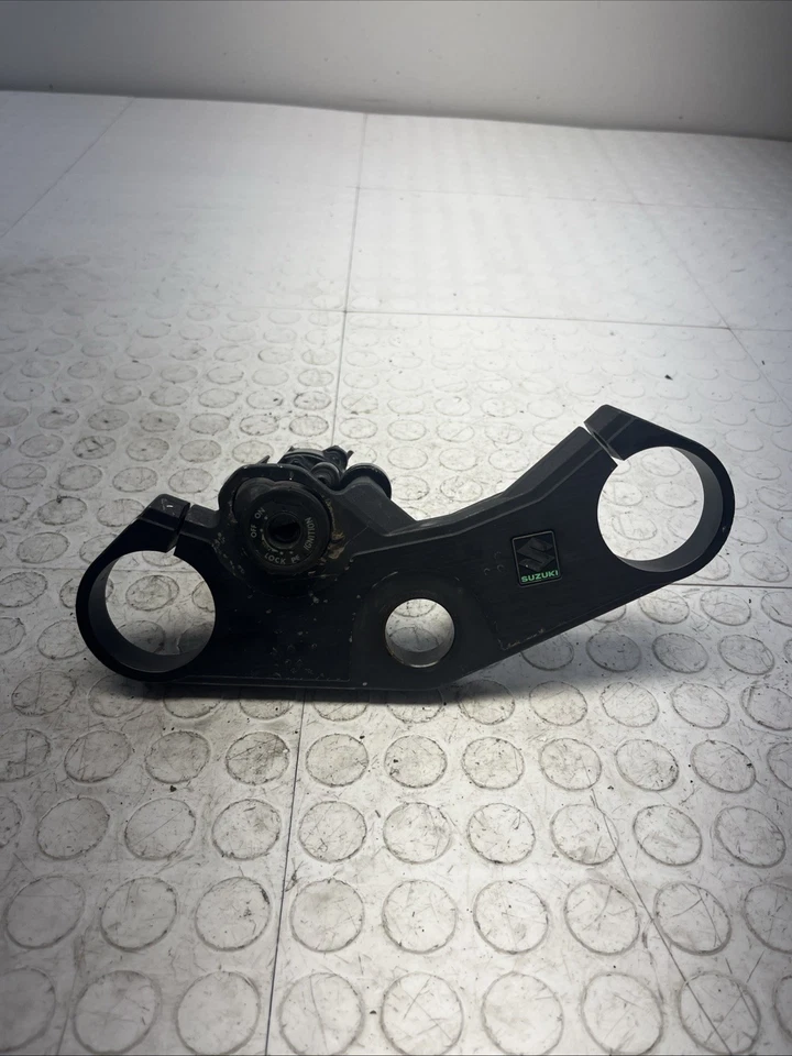 2007-2008 SUZUKI GSXR 1000 OEM USADO ÁRVORE TRIPLA SUPERIOR COM IGNIÇÃO SEM CHAVE - Imagem 1 de 4