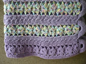 Grannycore Crochet Afghan Purple Lavender Pinks Yellows Green Scalloped Edges  - Bild 1 von 10