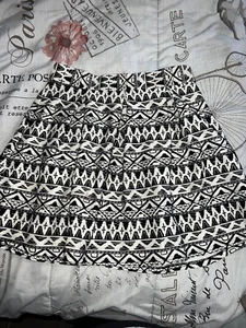 XXI Women's Skirt White & Black Pleated Short Flared Size M - Picture 1 of 3