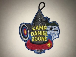 BOY SCOUT CAMP DANIEL BOONE 2012 PATCH WITH LOOP, DANIEL BOONE COUNCIL, NEW - Bild 1 von 2