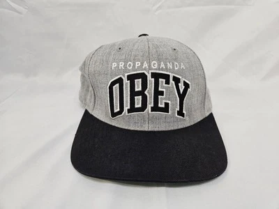 Boné masculino OBEY PROPOGANDA SNAPBACK HAT - Cinza urze / Preto - Parte inferior verde - Imagem 1 de 4
