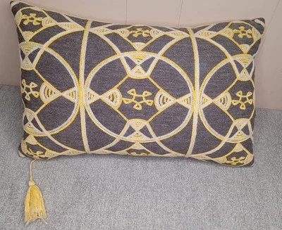 Crate & Barrel Baron Accent Throw Pillow Yellow Gray Feather Down Insert 20x13" Foto 1 de 4