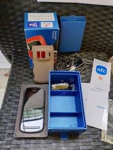 Nokia 808 Pureview 40 Megapixel Genuine In Box Mint Condition Rare !! (Unlocked) - Picture 1 of 20