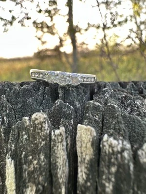 Anillo de compromiso de tres piedras de 1/2 quilate Foto 1 de 4