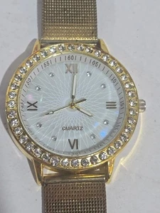 White Dial Round Crystals Accent Gold Tone Mesh Strap Quartz Wrist Watch - Picture 1 of 7