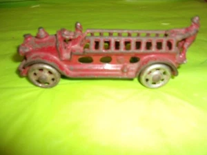 VINTAGE ORIGINAL A.C.WILLIAMS CAST IRON TOY FIRE TRUCK!! - Picture 1 of 9