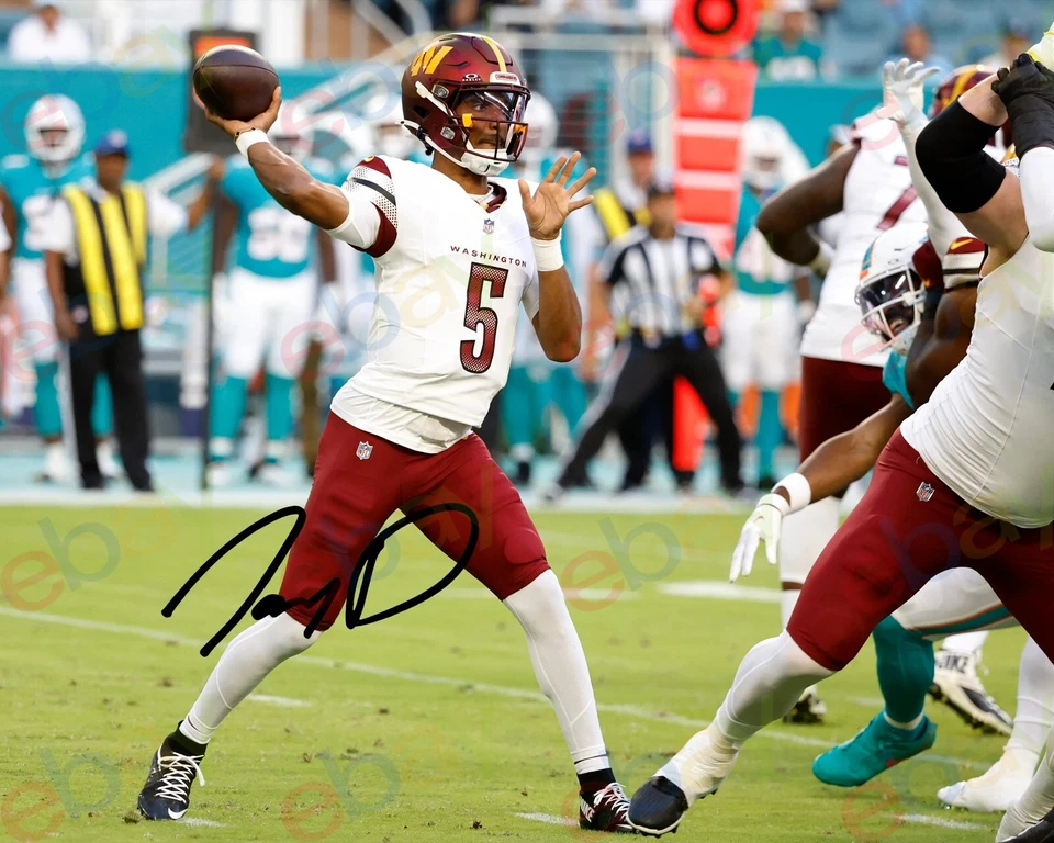 Jayden Daniels Autographed 8x10 Photo Reprint Signature - Image 1 of 1