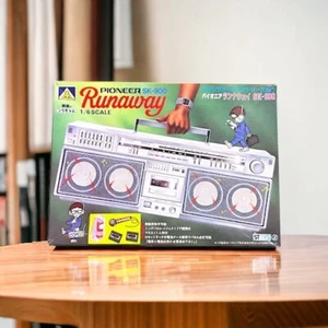 NIB Pioneer SK-900 Runaway Boombox 1/6 Model Kit Vintage SEALED Japan - Picture 1 of 6