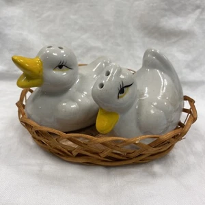 Vintage Country Cottage Duck White Salt & Pepper Shakers - Picture 1 of 5