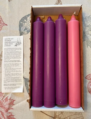 Nueva Corona de Adviento Cera de Abejas Altar Pilar Velas 12" x 1.5" - Púrpura y Rosa Lote 4 Foto 1 de 2