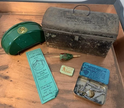 Lot/Antique+Vintage Fishing Items/Tin Box, Bait, Gut Snells, Sinkers, Lure - Image 1 of 4
