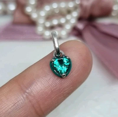 Mini Berloque Pendurado Genuíno Pandora ME Coração de Chakra Verde 💕 S925 ALE R42c - Imagem 1 de 4