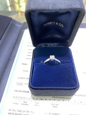Anillo de compromiso Tiffany & Co .55ct I VS2 Lucida platino talla 6.0 caja de certificado Foto 1 de 4