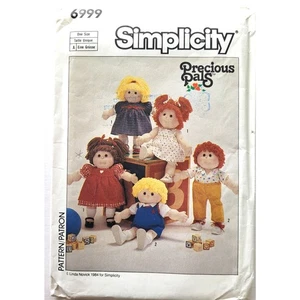 Muñecas de peluche Simplicity 6999 patrón de costura preciosas amigos de 18" con ropa - Imagen 1 de 7