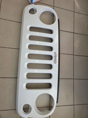 白色格栅组件适用于 2007 - 2017 年吉普牧马人 CH1200313 68046306AC — 第 1/4 张图片