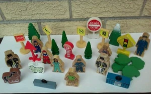 Thomas der Zug Holzeisenbahn Konvolut 30 Zubehör Schilder Bäume Menschen - Bild 1 von 12