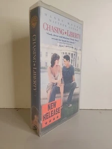 Chasing Liberty (VHS 2004) Mandy Moore, Matthew Goode, Jeremy Piven, Romance - Picture 1 of 3
