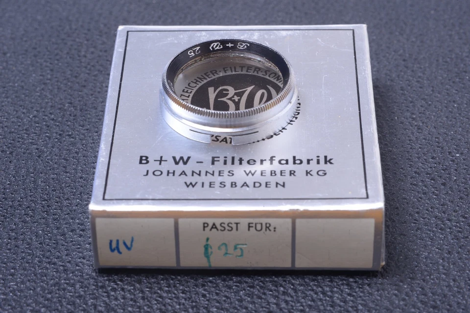 ✅ B & W SCHNEIDER 011 SKYLIGHT 25MM FILTER LENS OR CAMERA PUSH ON W/ BOX 102-4 - Image 1 of 2