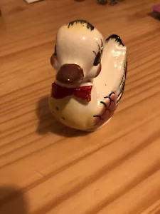 vintage retro hen/chicken shaped salt or pepper shaker, Lovely little item - Picture 1 of 5