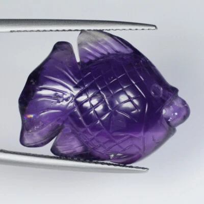 21.54 ct GLITTERING FISH CARVING  BEST PURPLE NATURAL AMETHYST  See Vdo  4256 RB - Image 1 of 3