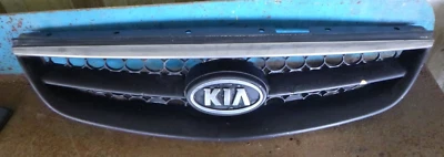 Rejilla Kia Spectra 2/01-12/03 Foto 1 de 3