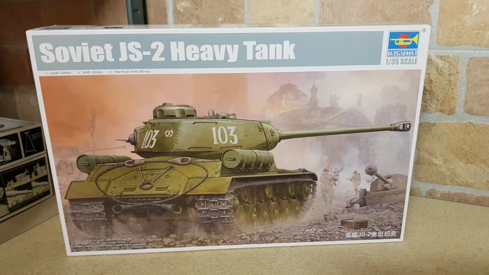 Trumpeter 05588 IS-2 Heavy tank Scala 1:35 - Immagine 1 di 1