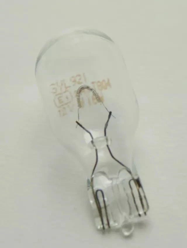 Bombilla de lámpara de respaldo genuina Lexus 90981-11059 Foto 1 de 1