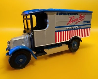 CORGI CLASSICS C824/2 RENAULT VAN AMEUBLEMENTS LITERIE Mint In Box - Image 1 of 4