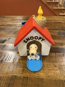 Peanuts / Hasbro Snoopy & Woodstock Jack In The Box - Picture 1 of 8