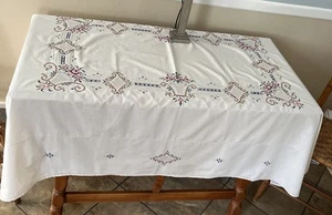 Vintage 59 x 64" Kreuzstich Weiß Leinen Blumen Tischdecke & zwei Servietten - Bild 1 von 8