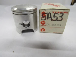 NOS Genuine Suzuki Piston 1ST OVER .25M  1976 RM125  RM125A 12110-41300-025 - Picture 1 of 3