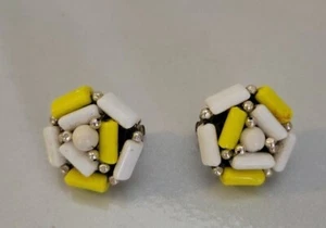 Vintage Japan Clip On Earrings - Picture 1 of 5