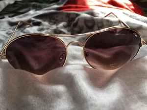 New Look Sunglasses. Unisex pilot-style. Backpackers. Gold Frames - Picture 1 of 8