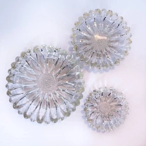 Vintage Hazel Atlas 3 Nesting Trinket Ashtrays Daisy Fluted Pressed Clear Glass - Picture 1 of 10