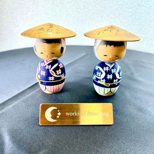 Juego de 2 Figuras Muñeca Kokeshi Recuerdo Madera Decoración del Hogar Arte Tradicional Japón De Colección - Imagen 1 de 14