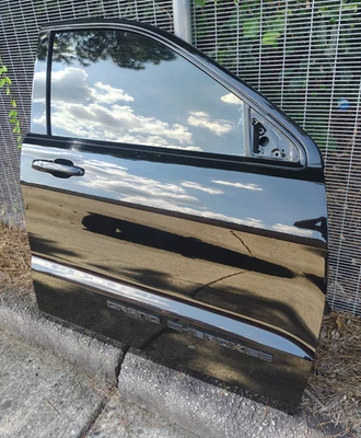 JEEP GRAND CHEROKEE OEM PASAJERO PUERTA DELANTERA DERECHA CONJUNTO NEGRO 11-22 Foto 1 de 4