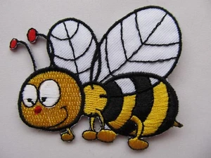 Flying Bumble Bee Iron on Applique patch - Picture 1 of 1