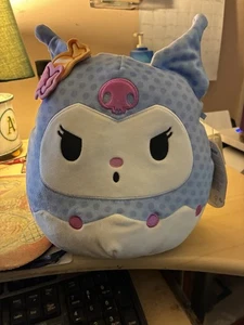 2025 Squishmallow Hello Kitty Kuromi Hexe mit Totenkopf Halloween Plüsch 8 Zoll Brandneu - Bild 1 von 2