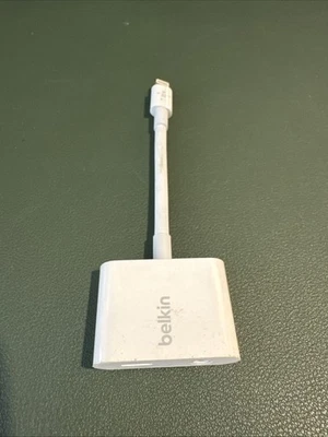 Adaptador Belkin Audio + Carga Rockstar de 3,5 mm para iPhone/iPad Certificado MFi Foto 1 de 3