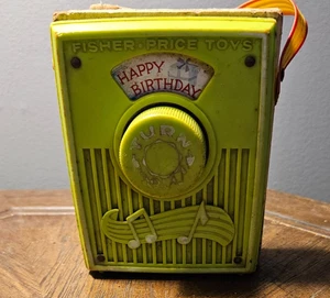 Caja de música Fisher Price feliz cumpleaños 1970 verde vintage, ¡FUNCIONA! - Imagen 1 de 5