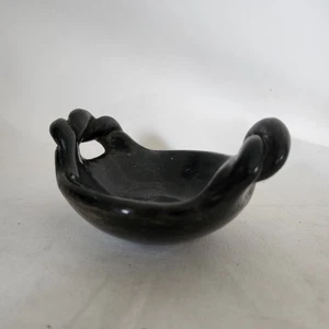 Vintage schwarze Pueblo Schale mit gedrehten Griffen 4" Schmuckschale - Bild 1 von 11