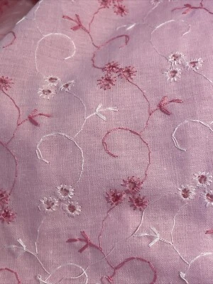 Algodón Poli Floral Bordado Tela Margarita Floral Cadena Rosa 2 Yardas Foto 1 de 4