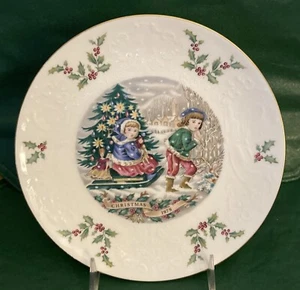 Royal Doulton Christmas Plate 1979 Third in Series Bone China Gold Trim Vintage - Picture 1 of 6