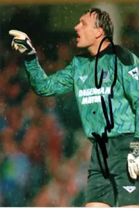WEST HAM, QPR & CZECH REPUBLIC: LUDEK MIKLOSKO SIGNED 6x4 ACTION PHOTO+COA - Picture 1 of 1